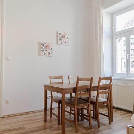 Special Vintage Viennese Apartment - 12Min F Downtown المظهر الخارجي الصورة