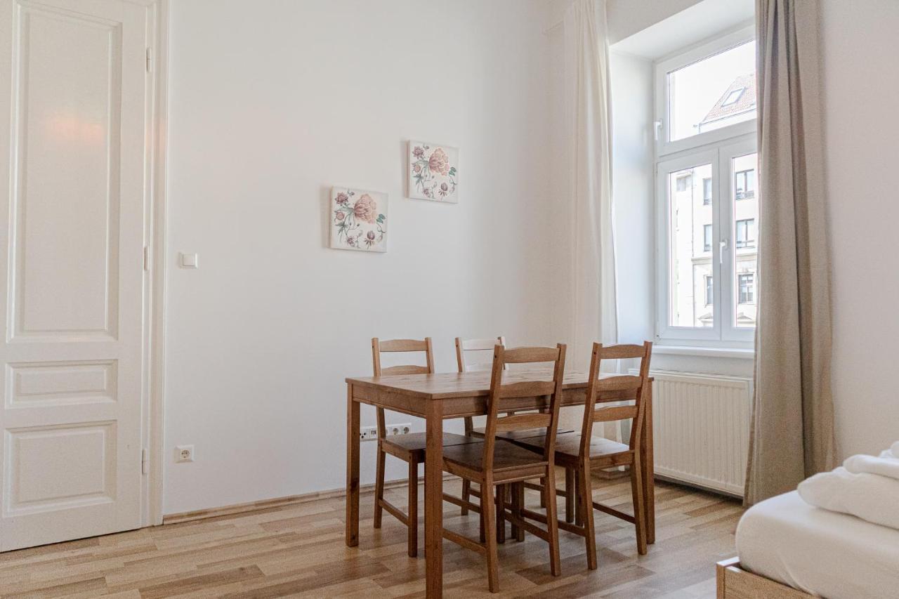 Special Vintage Viennese Apartment - 12Min F Downtown المظهر الخارجي الصورة