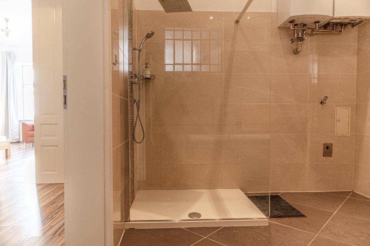Special Vintage Viennese Apartment - 12Min F Downtown المظهر الخارجي الصورة